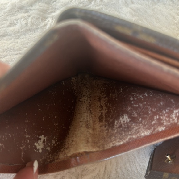 AUTHENTIC LOUIE VUITTON MONOGRAM WALLET - Picture 5 of 6